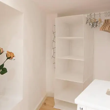 Daire Very Near Subway Lisboa